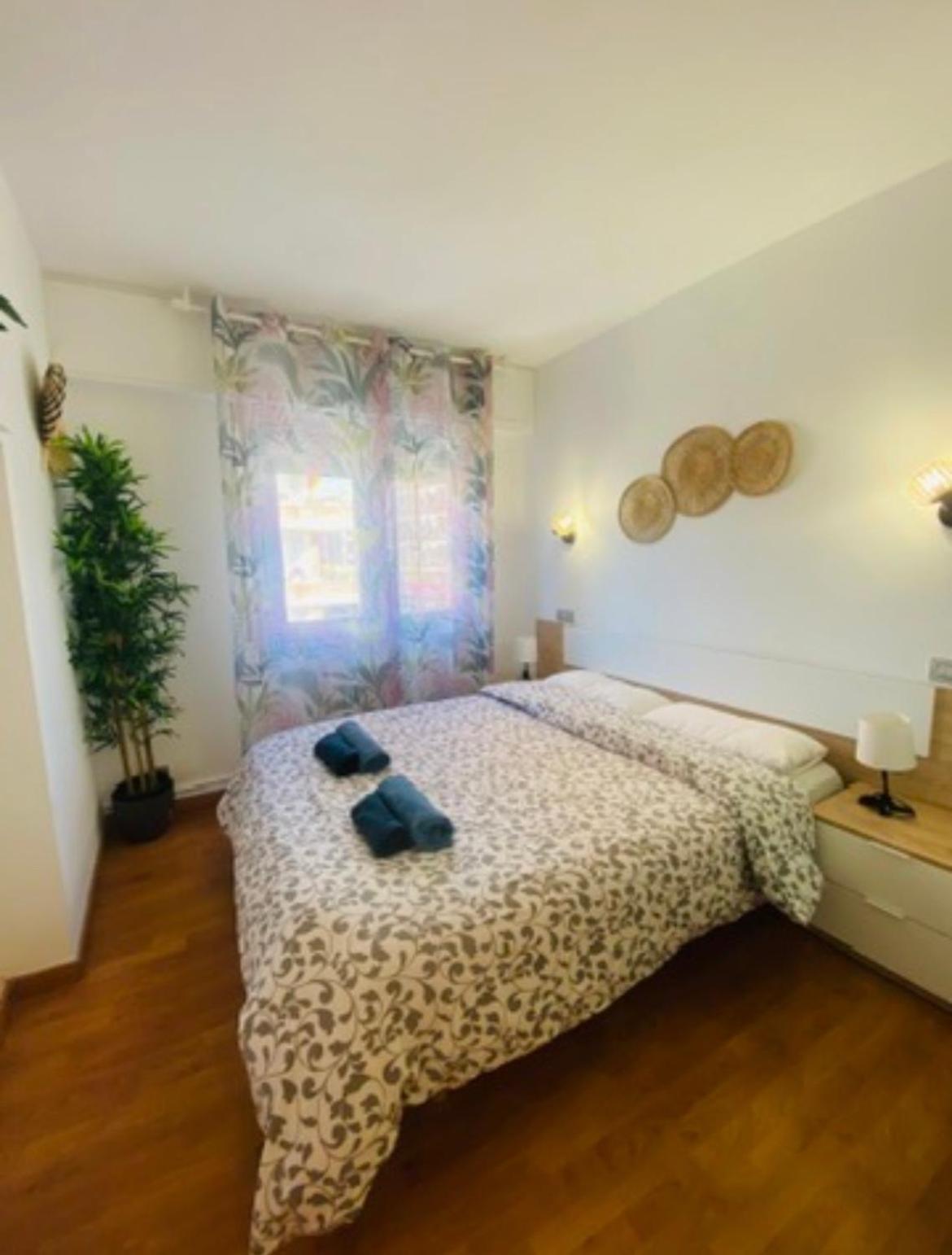 Piso Shic De Playa Fenals Con Terraza Y Piscina Appartement Lloret de Mar